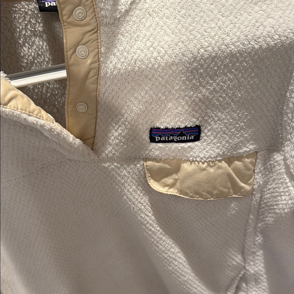 Patagonia Cream Fleece Pullover - Picture 3 of 4